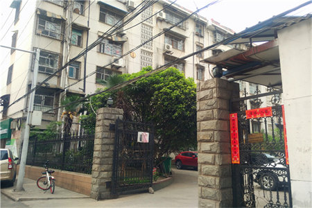 龙都四季美林4室2厅2卫90万145m2带车位出售